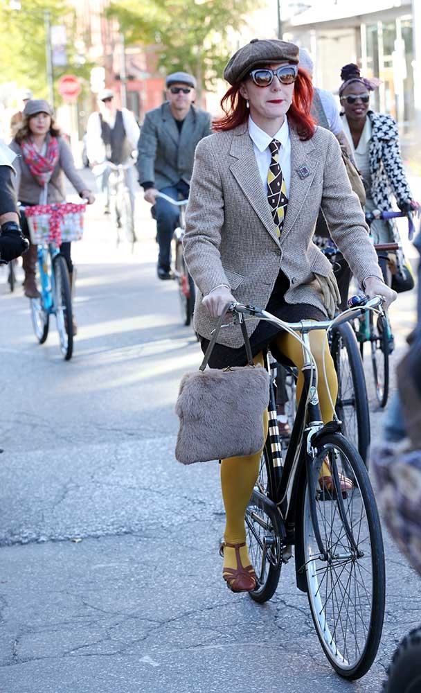 Iowa Biking Bucket List: Des Moines Tweed Ride