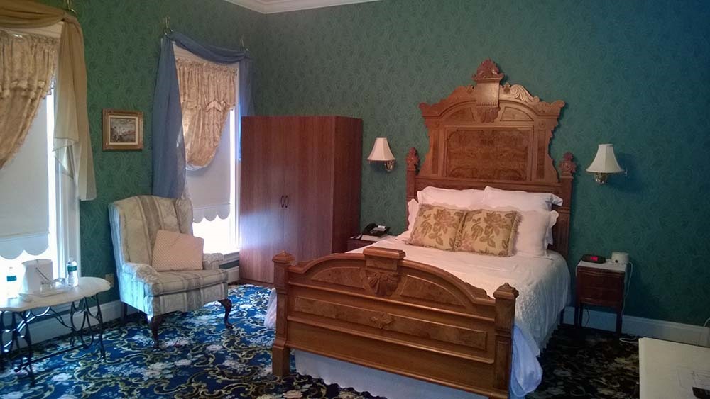 8 Places to Stay on the Mississippi: Kingsley Inn, Fort Madison, Iowa