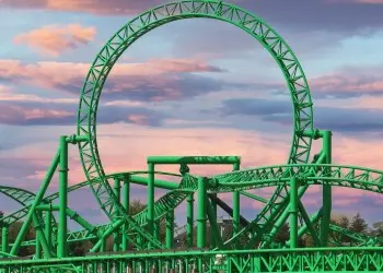 A picture of the inverted loop on the green Matugani roller-coaster