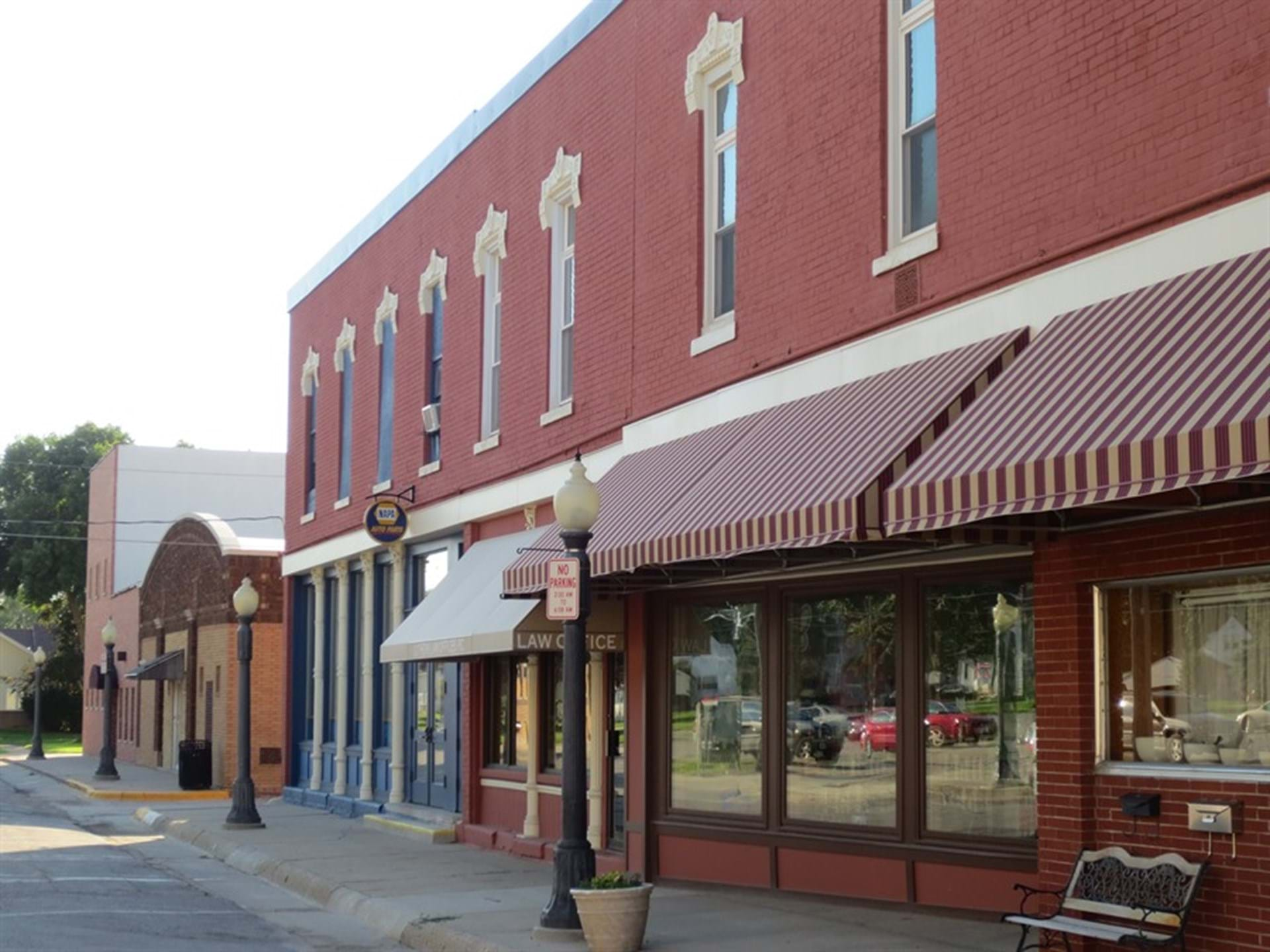 looking west on Howard Street