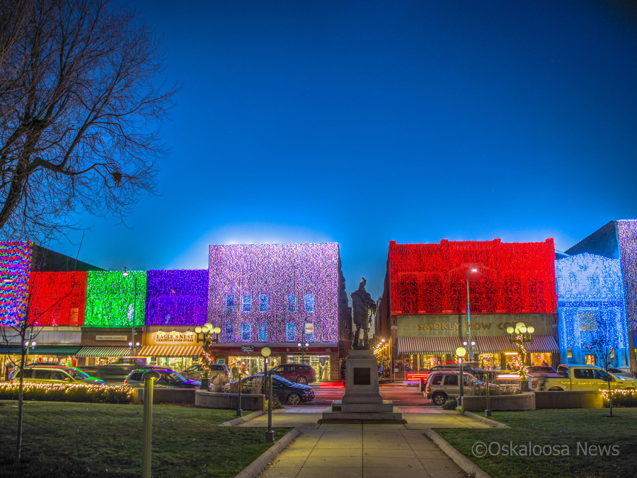 Oskaloosa Christmas Parade 2022 Painting With Lights Display - Oskaloosa, Iowa | Travel Iowa