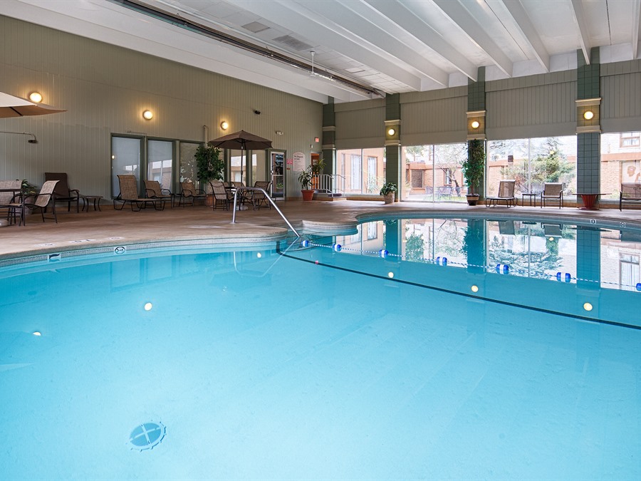 Best Western Holiday Lodge Clear Lake Iowa Award Winning 136 Room Hotel Located Near Downtown Clear Lake And Close To The Mason City Munil Airport Courtesy Transportation Available