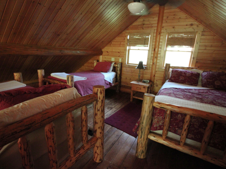 Grumpsters Log Cabin Getaway Mcgregor Iowa Travel Iowa