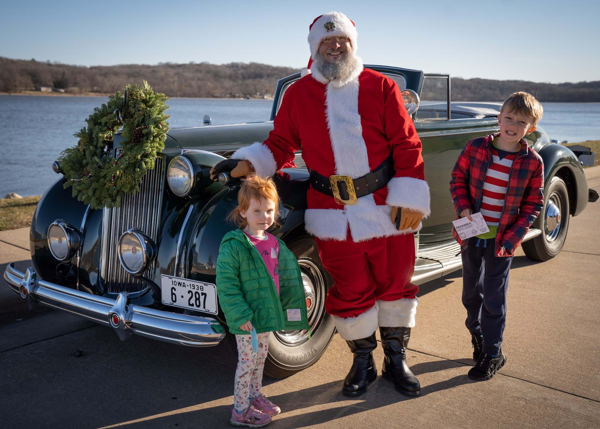 Get a great photo with Santa on the Mississippi riverfront!