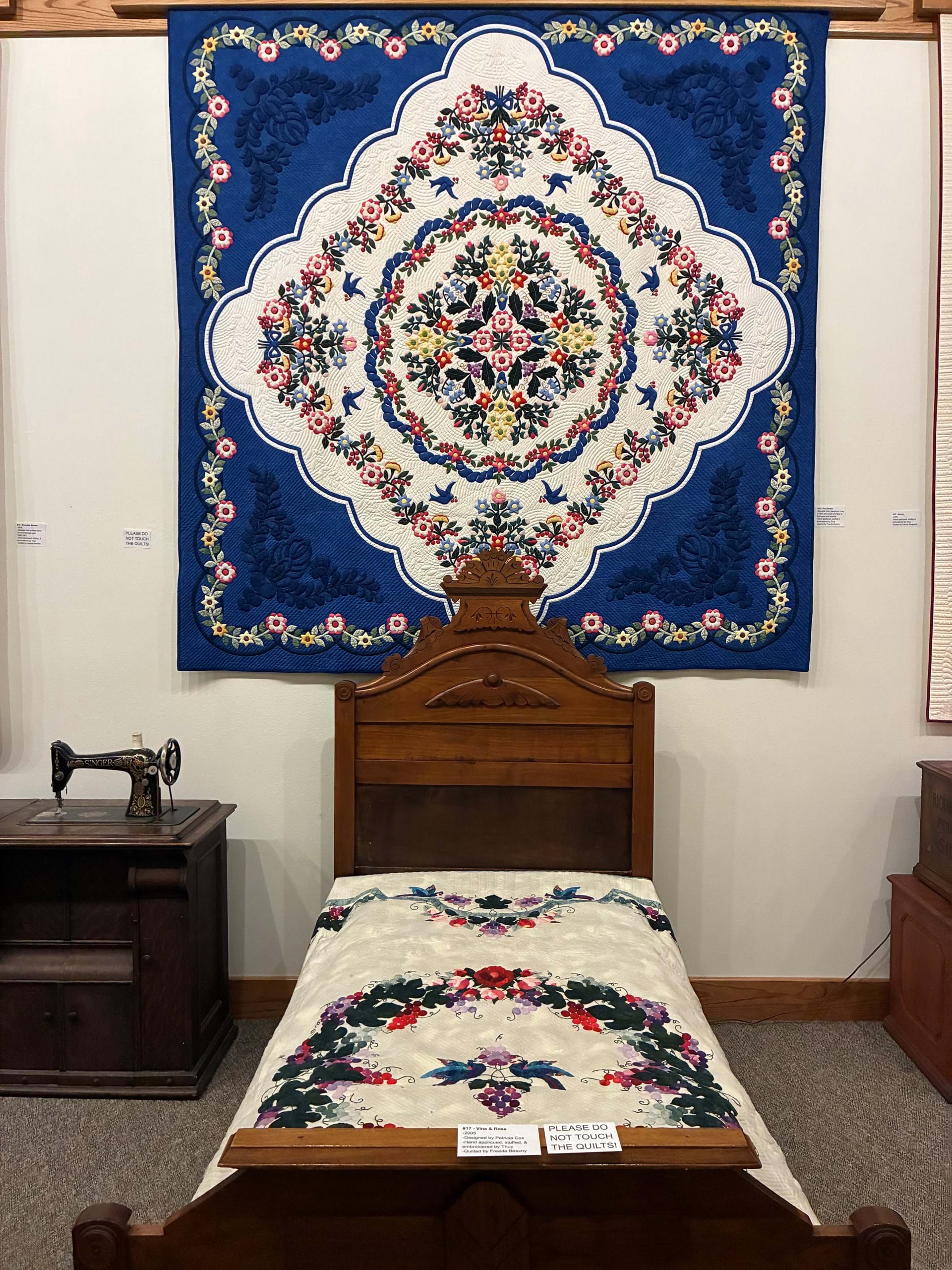 Hand appliqued by Thuy Quilted by Amish