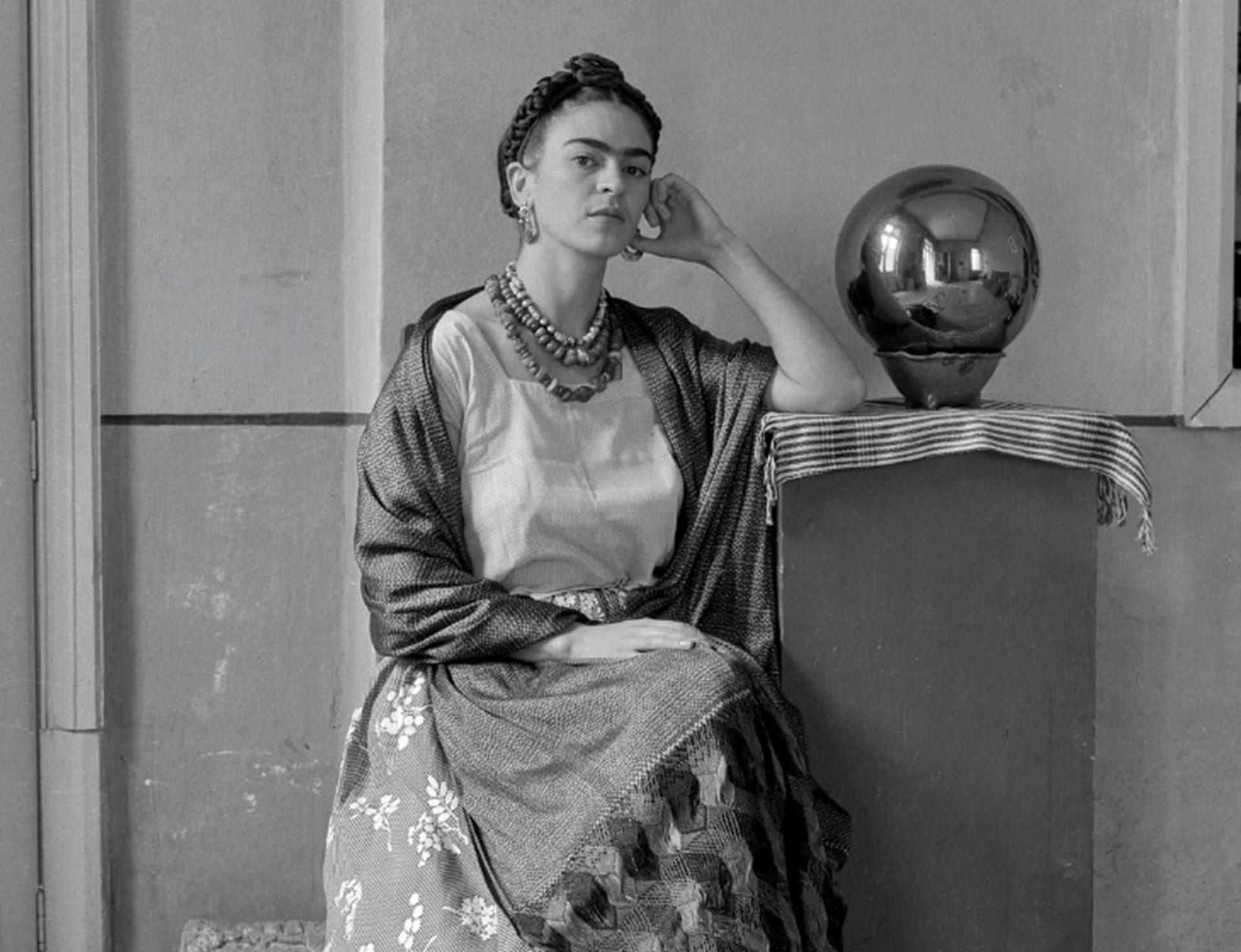 Manuel Álvarez Bravo (Mexican, 1902 – 2002) “Frida Kahlo con globo (Frida seated with globe)” [detail], ca. 1938 Colección Archivo Manuel Álvarez Bravo