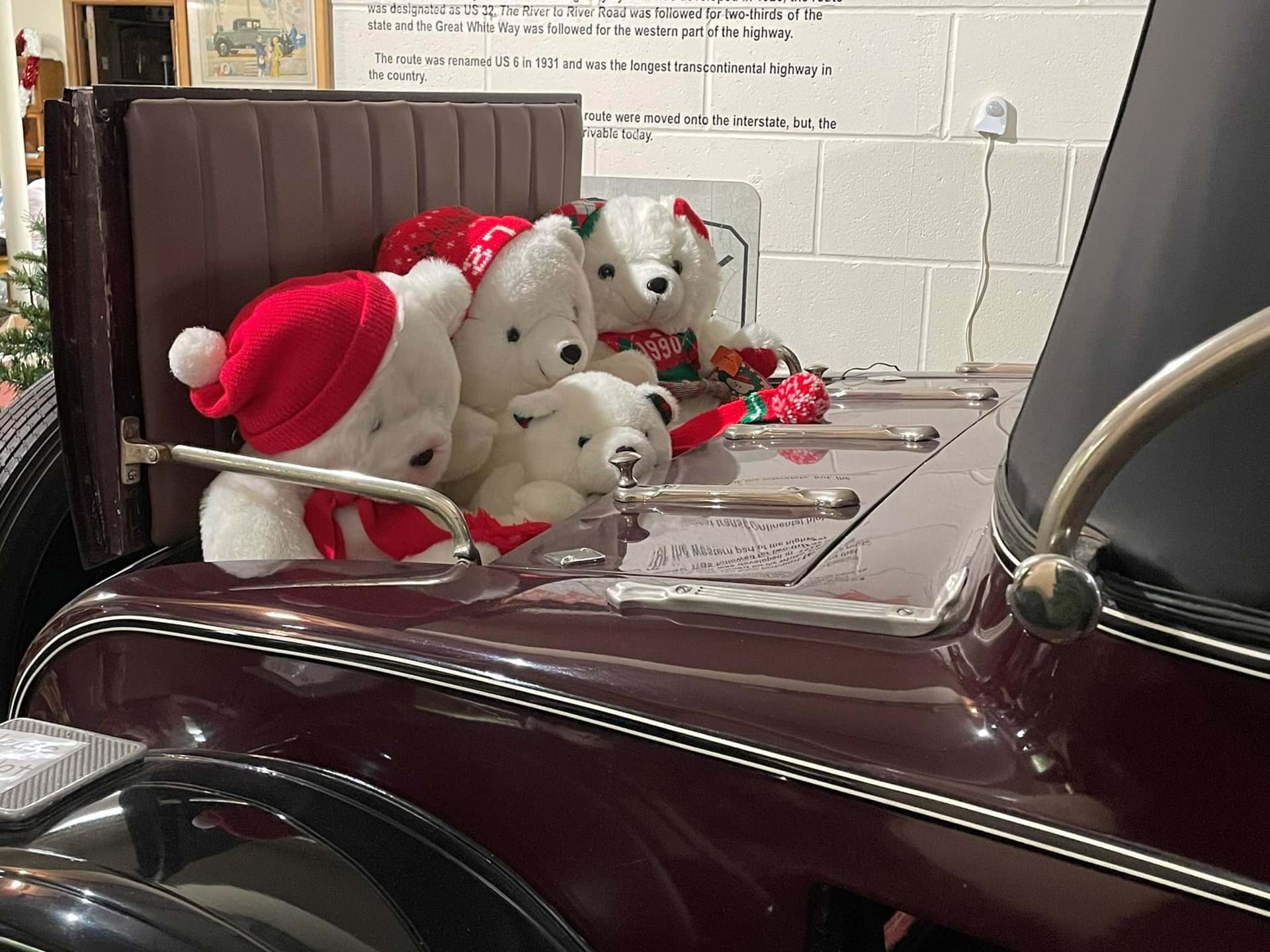 Load your family and friends in the car and head to the Jasper County Museum for the TREE-mendous Christmas Experience!