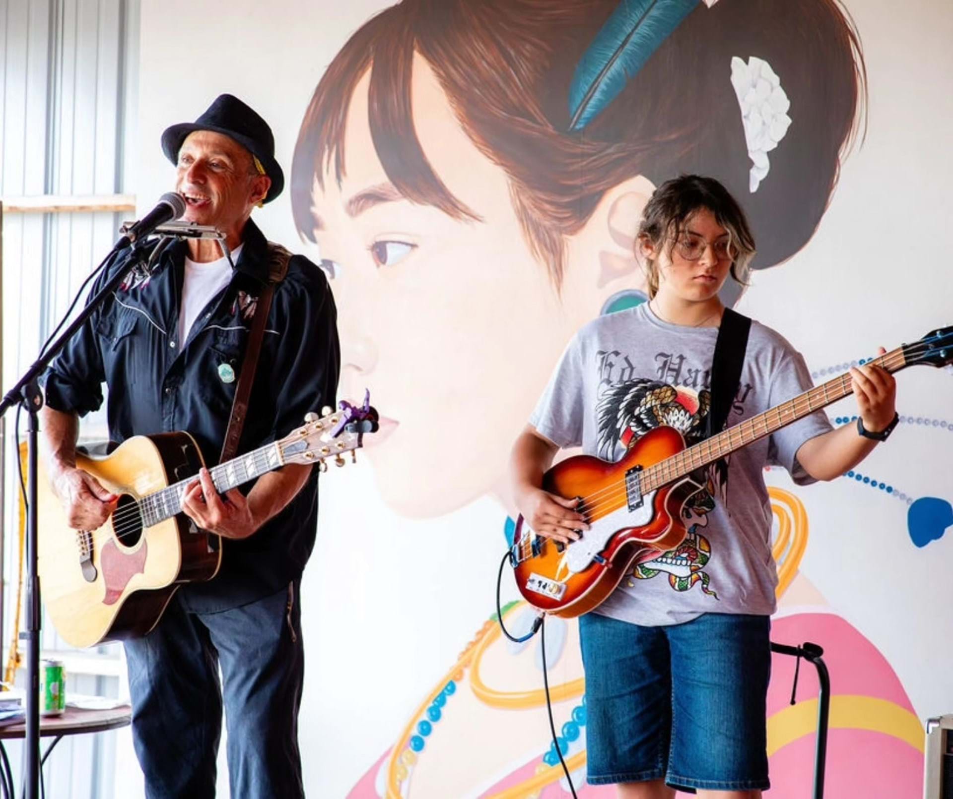 Musician Dan Bern performing 