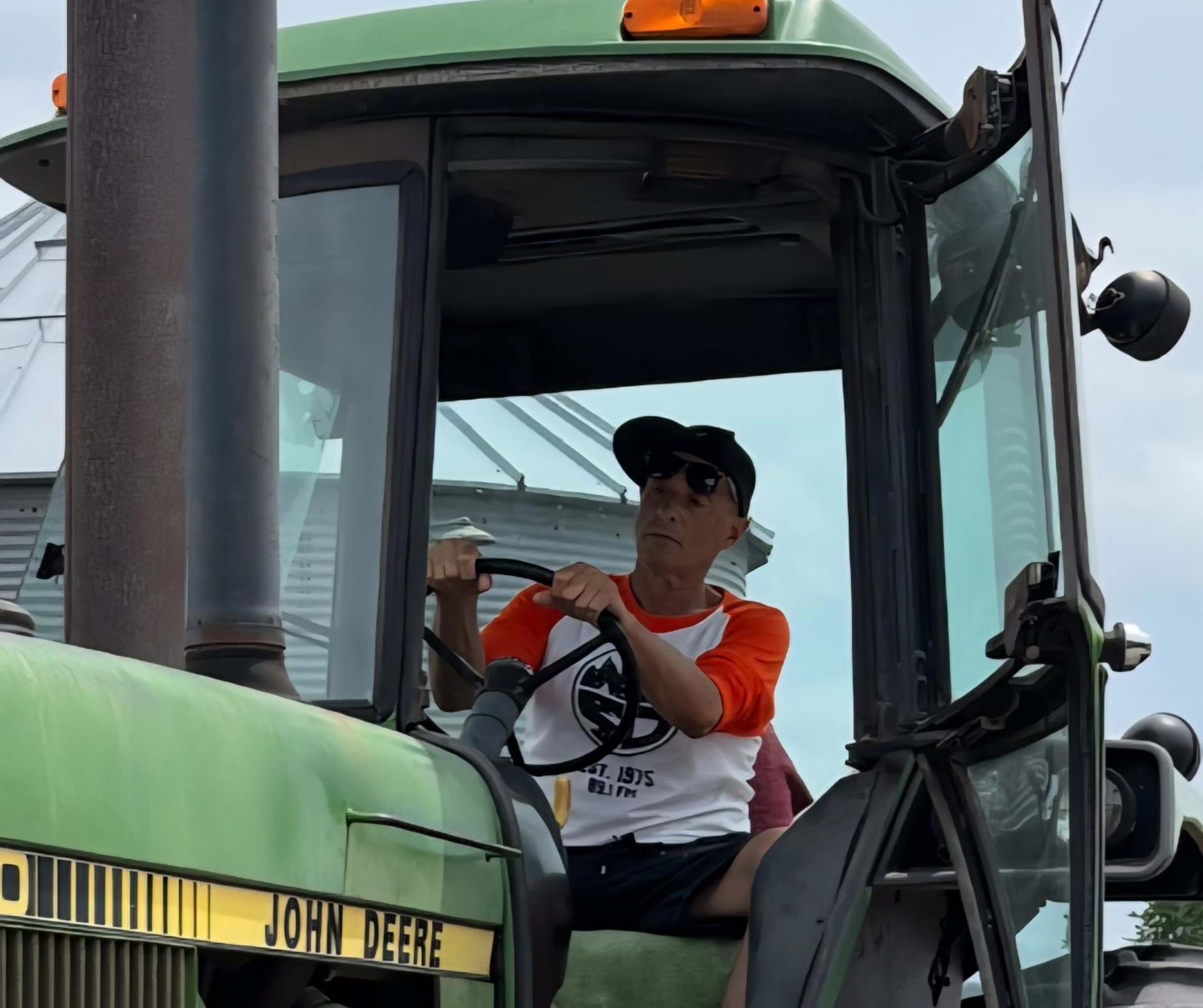 Dan Bern's Worth County Tractor Tour