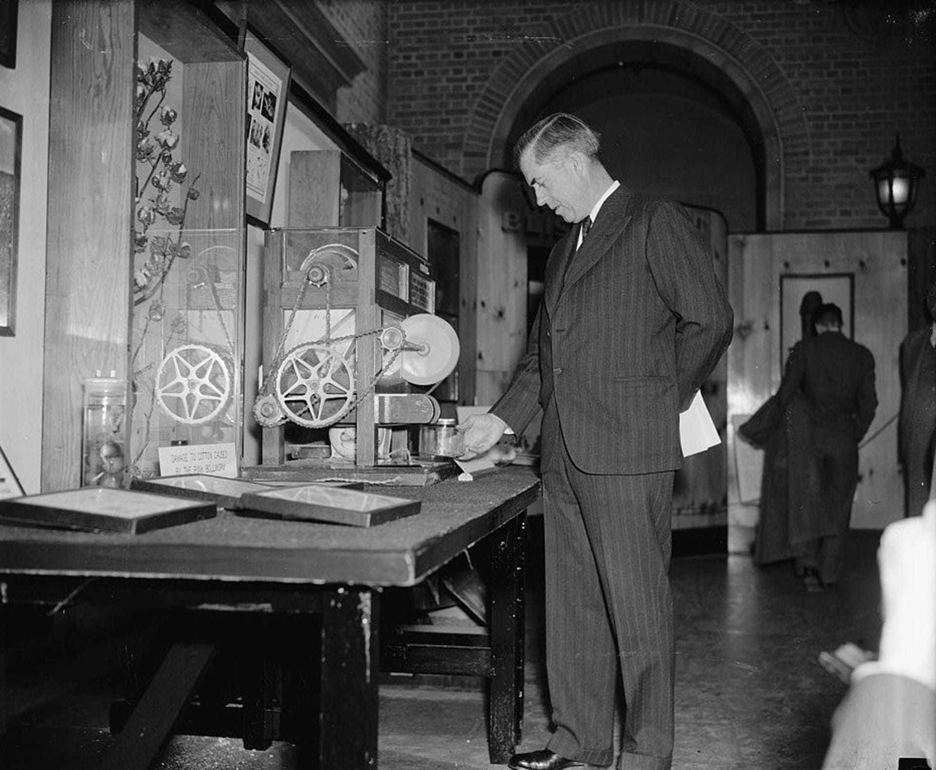 Henry A. Wallace, Library of Congress, Prints & Photographs Division, photograph by Harris & Ewing, LC-DIG-hec-28449