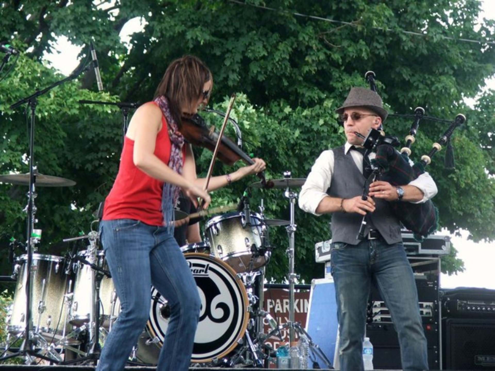 Live music on 3 stages