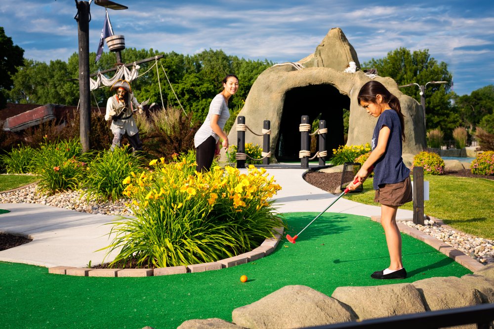 places to play putt putt