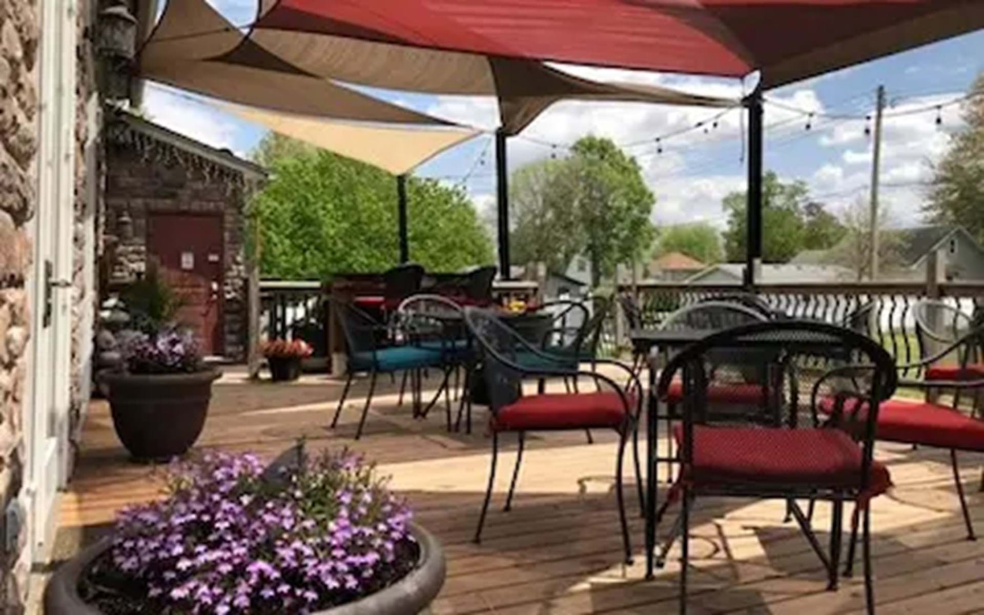 10 Iowa Breweries and Wineries with Great Food, Fun and Games