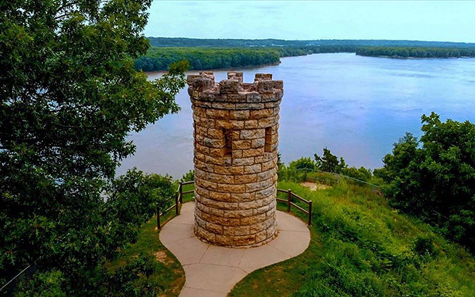 Campus Town Vacations: Dubuque