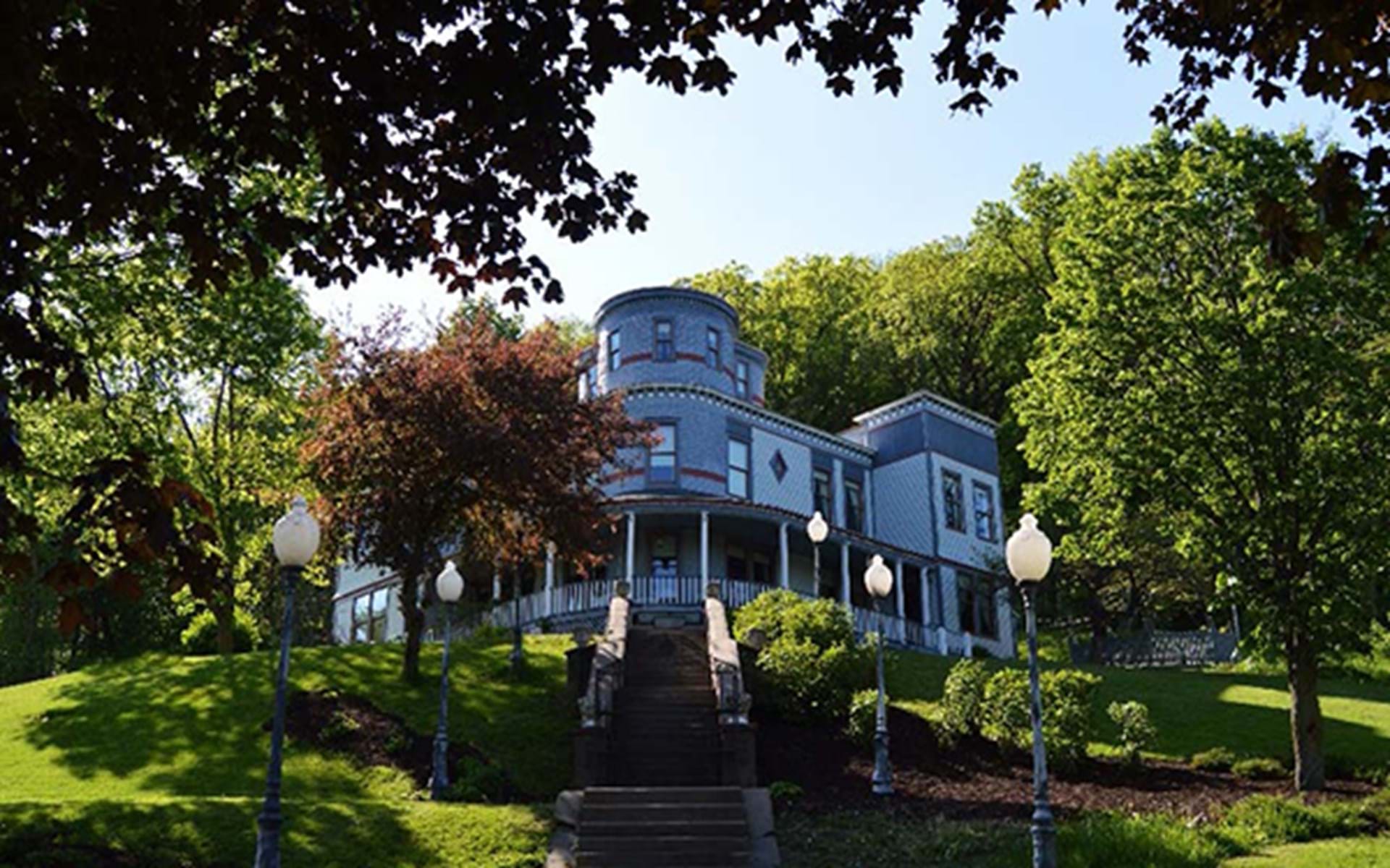 5 Places to Sleep Just Steps from the Mississippi River