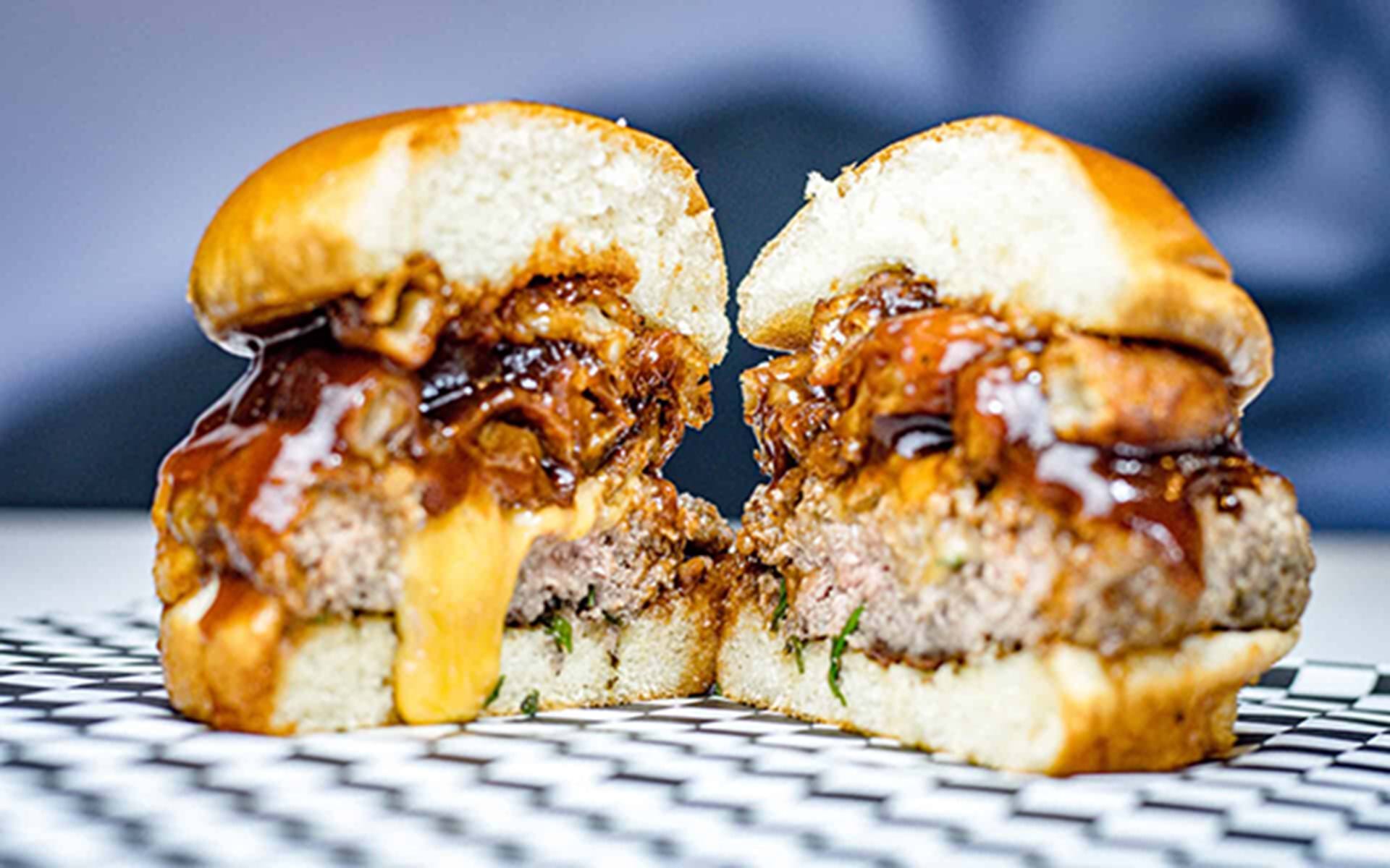 Try These 10 Spots to Find the Best Burger in Iowa