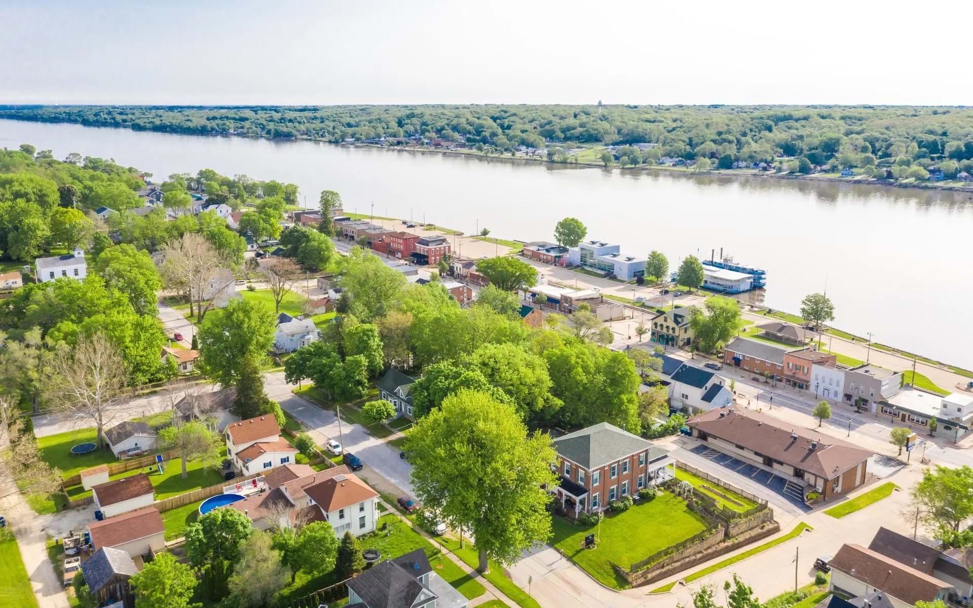 A Complete Itinerary for a Road Trip Along Great River Road