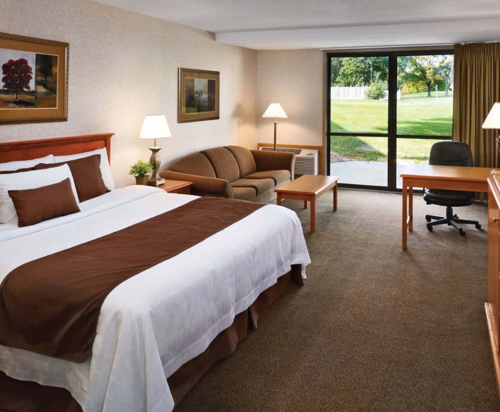 Iowa Lake Resorts: Arrowwood Resort in Okoboji