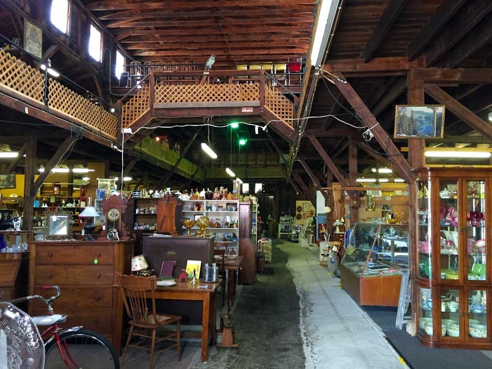 Walnut, Iowa's Antique City - Barn Mall