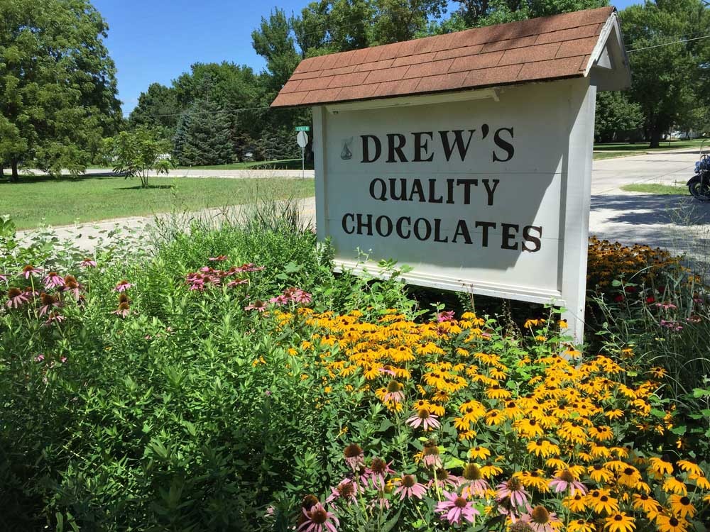 Drew's Chocolates, Dexter