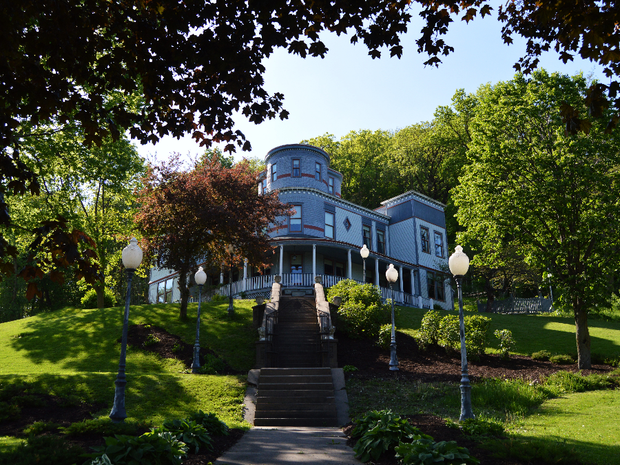 Mont Rest Inn, Bellevue, Iowa