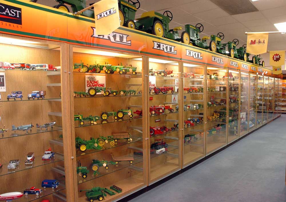 Iowa Tractor Museums: National Farm Toy Museum, Dyersville