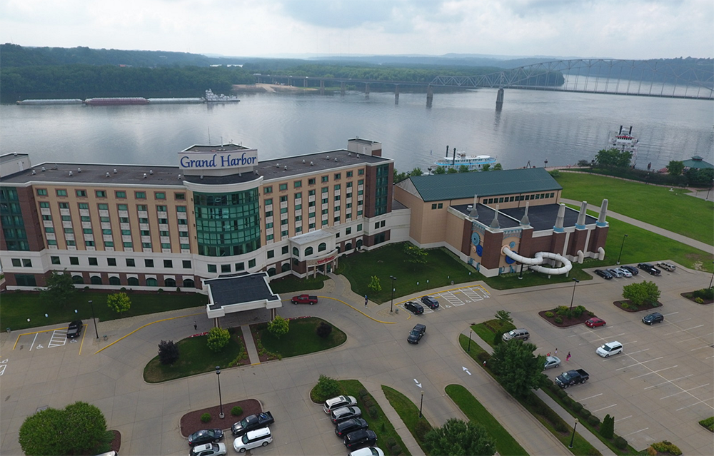 Iowa Lake Resorts: Grand Harbor Resort in Dubuque