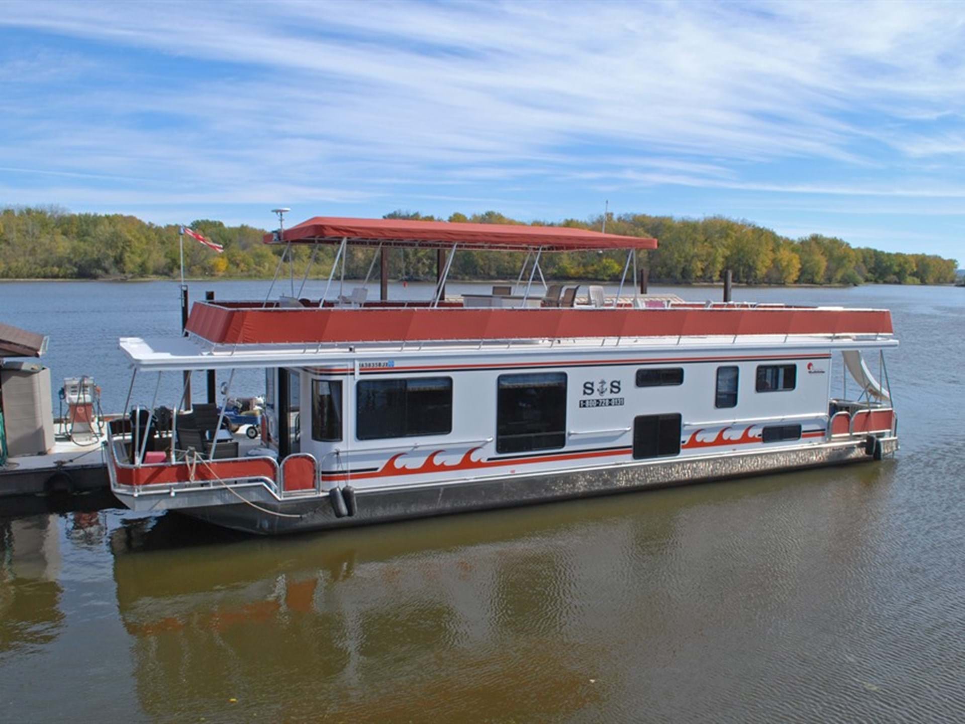 An S&S Houseboat on the Mississippi!