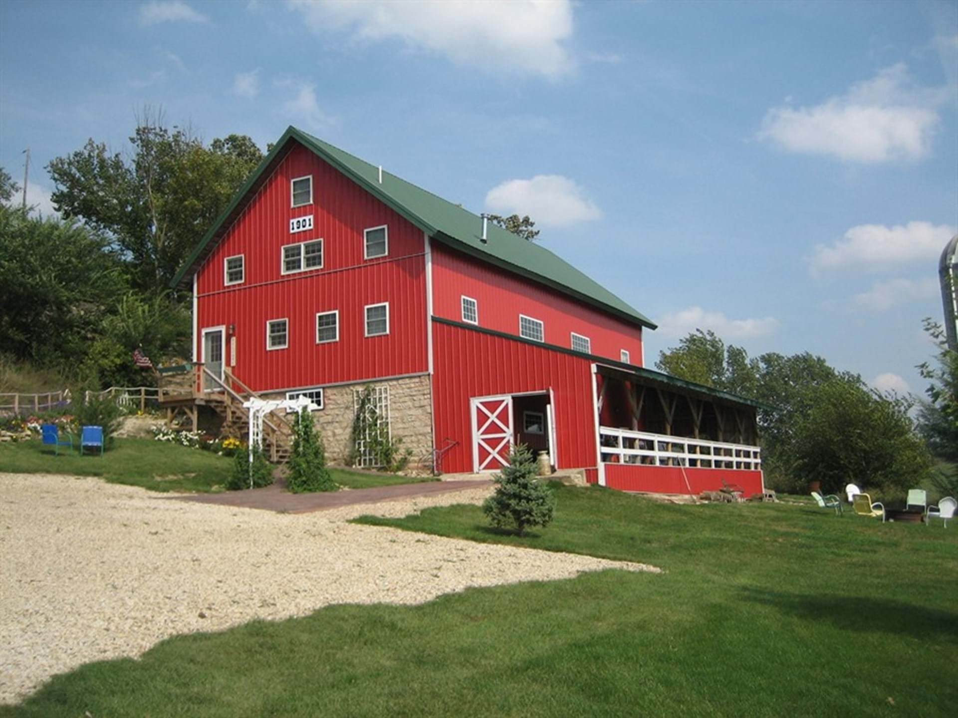 Barn on the Bluff B&B