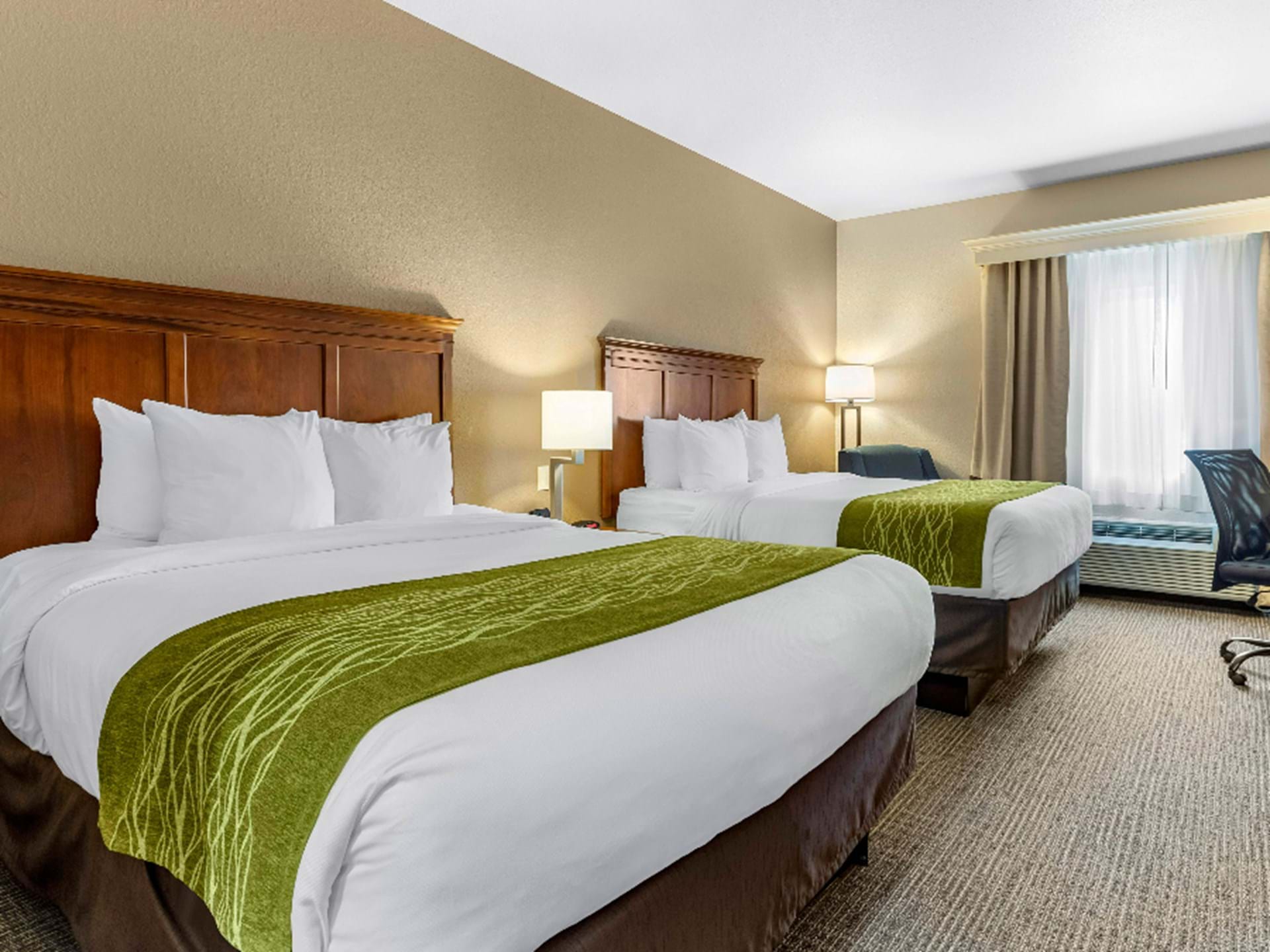 Comfort Inn & Suites Davenport Standard Double-Queen Guest Room