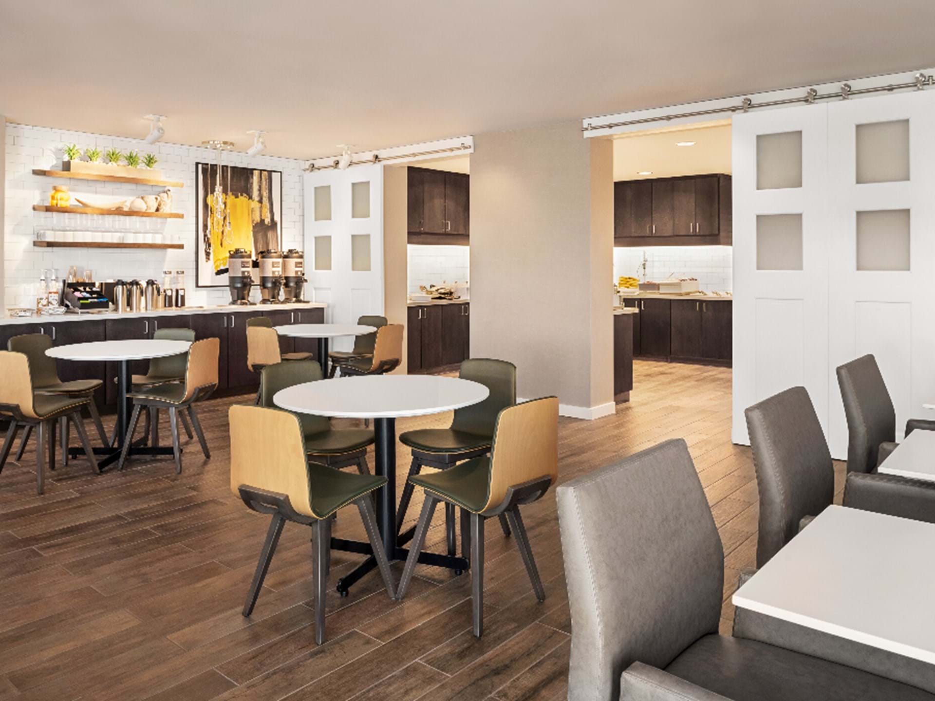 Residence Inn Des Moines Ankeny Breakfast Area