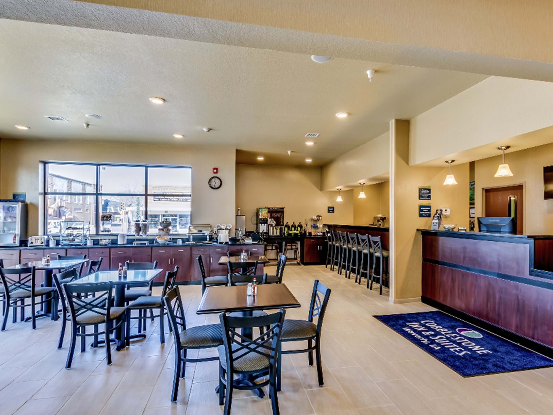 Lobby, Breakfast Area, & Lobby Bar