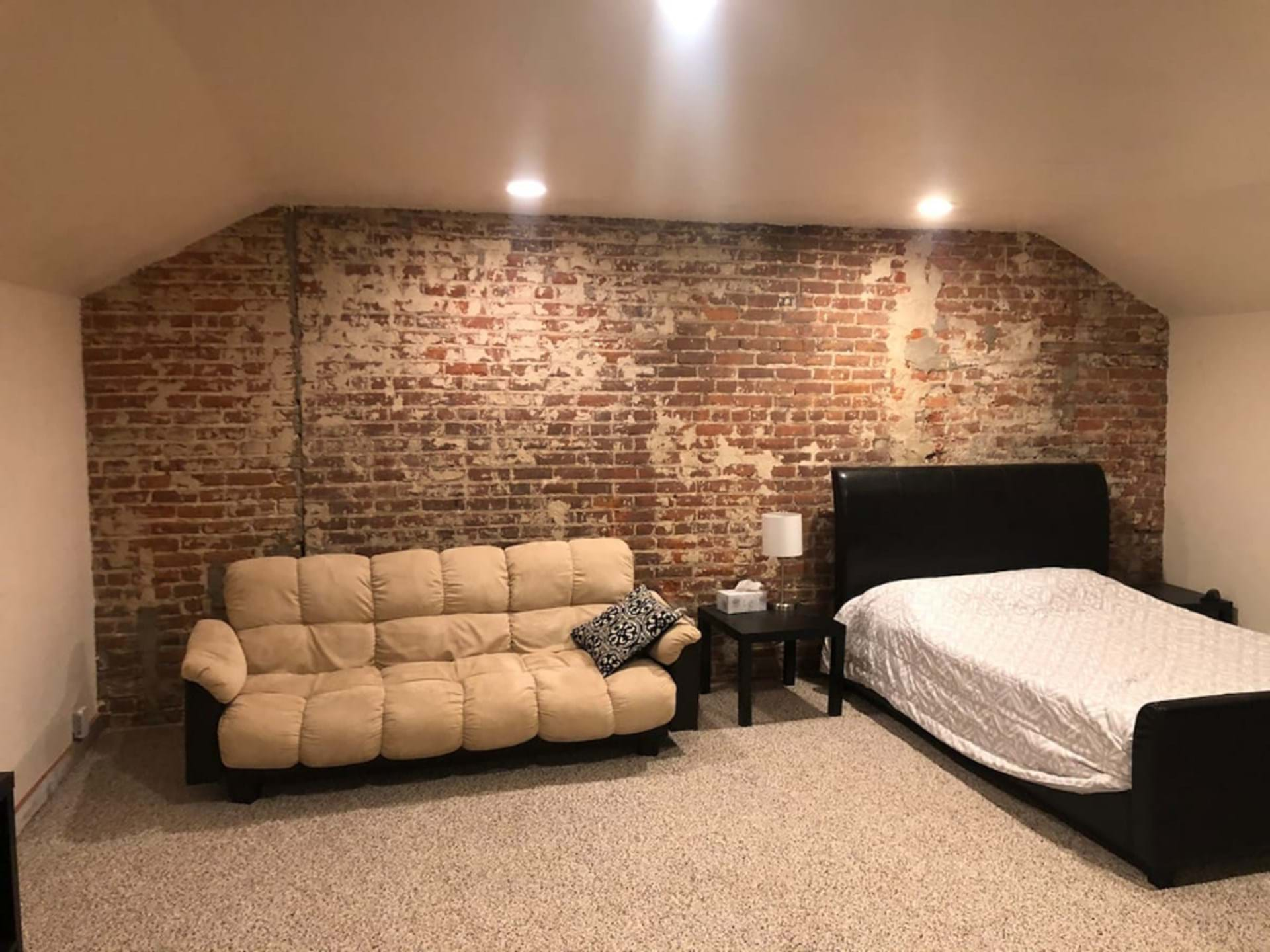 Cozy Loft Downtown Waukon