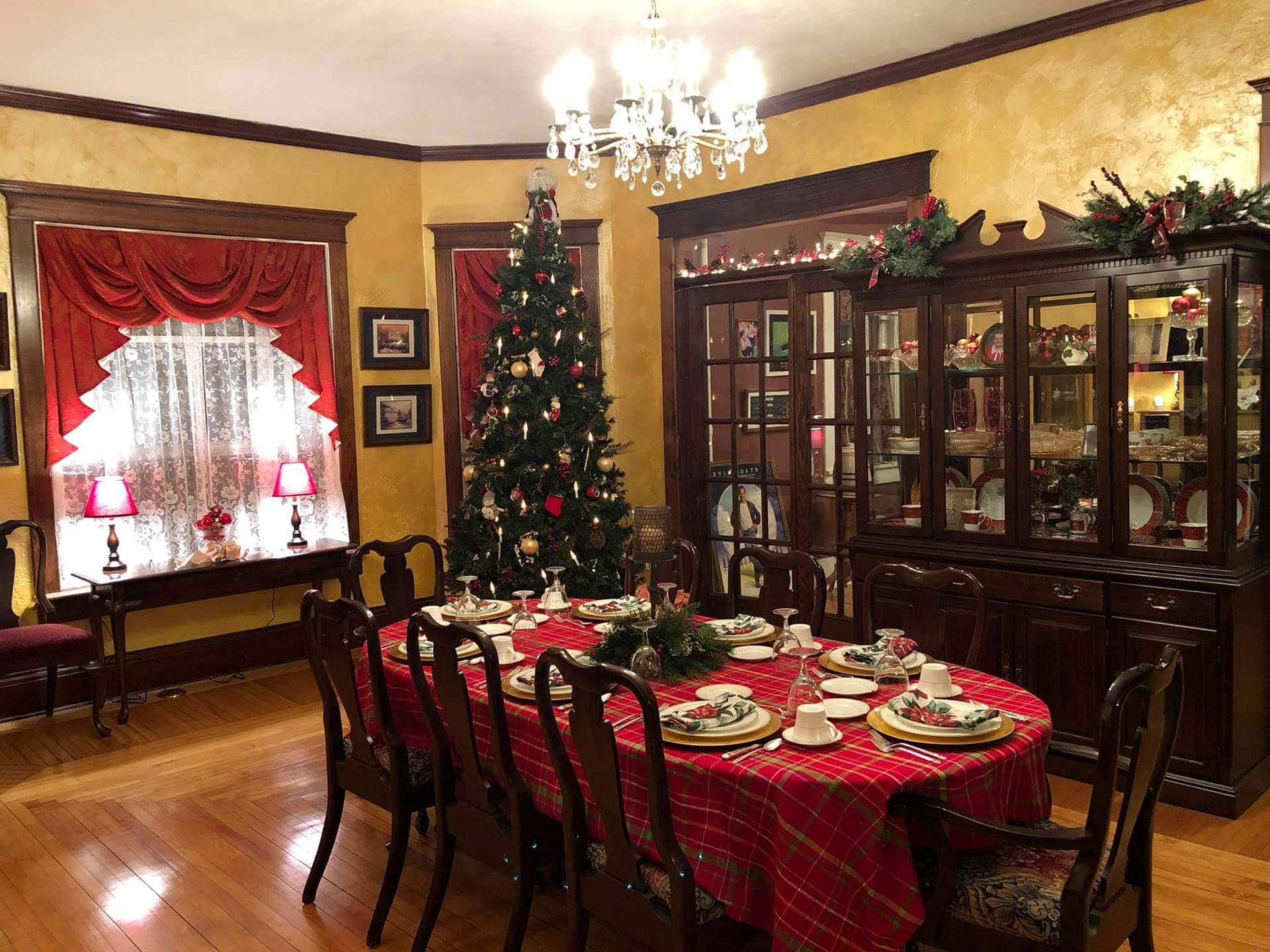 Opulent Dining