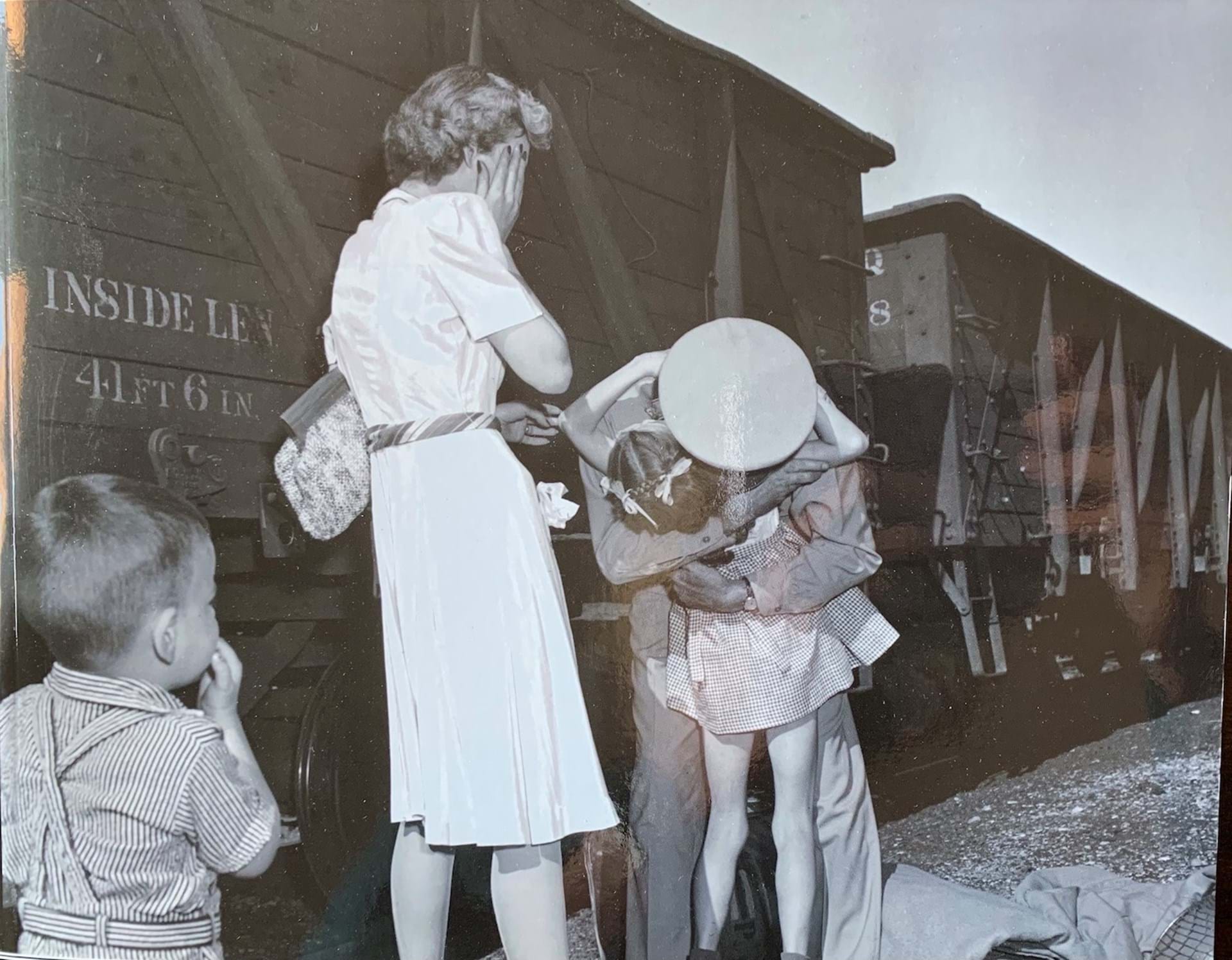 Pulitzer Prize winning photo of Captain Robert Moore arriving home after World War II