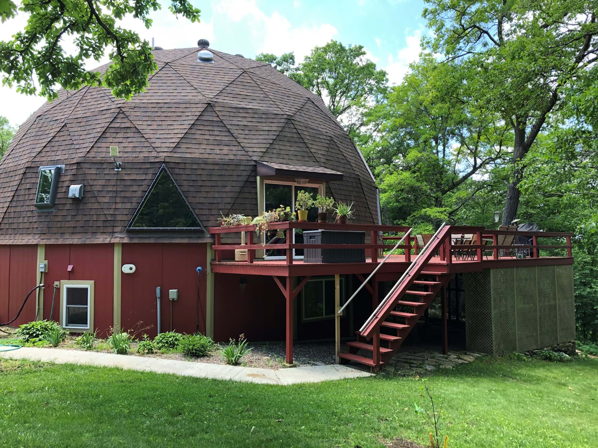 Spacious deck with large griddle for cooking out