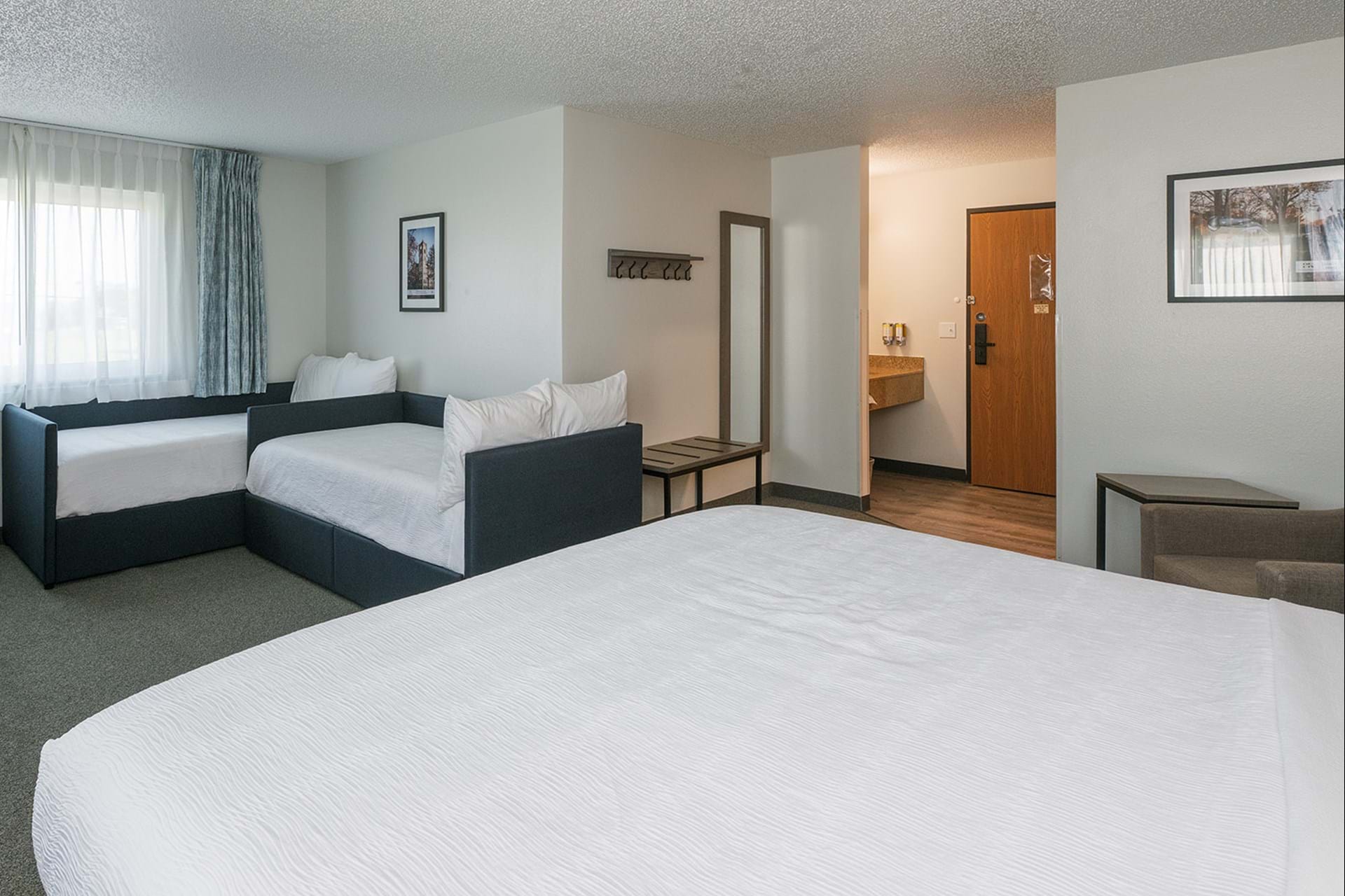 Triple Family / Group Suite