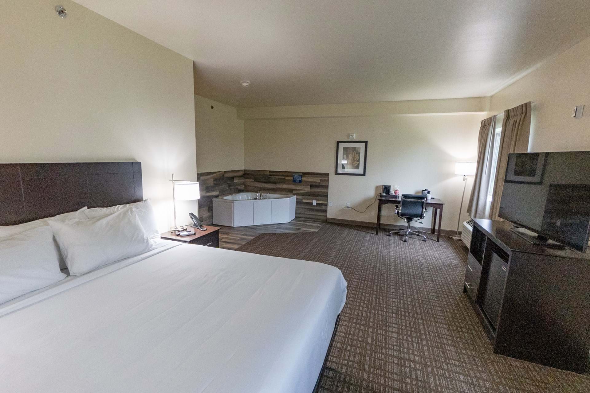 Single King Whirlpool Suite