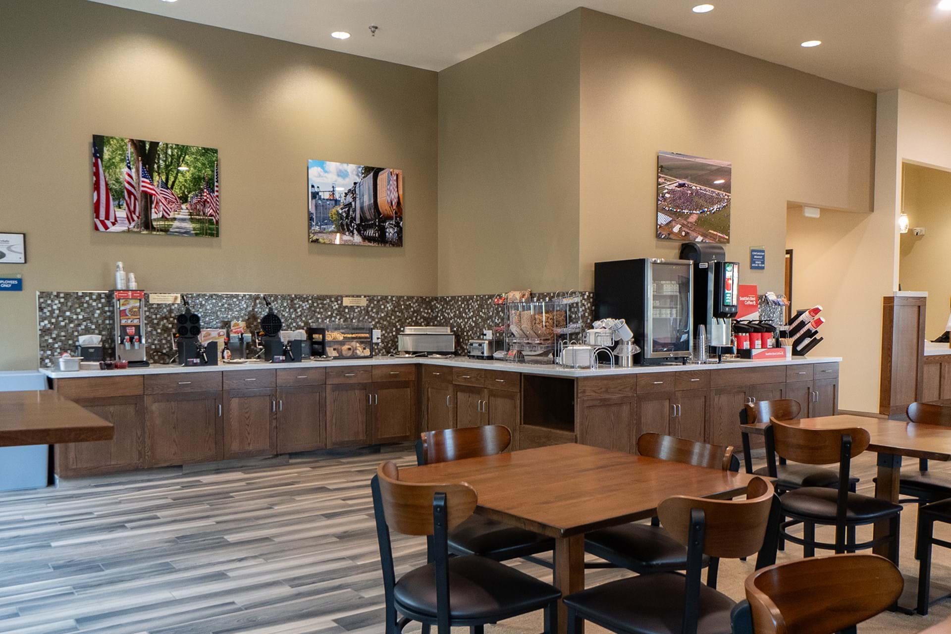 Breakfast Bar and Seating