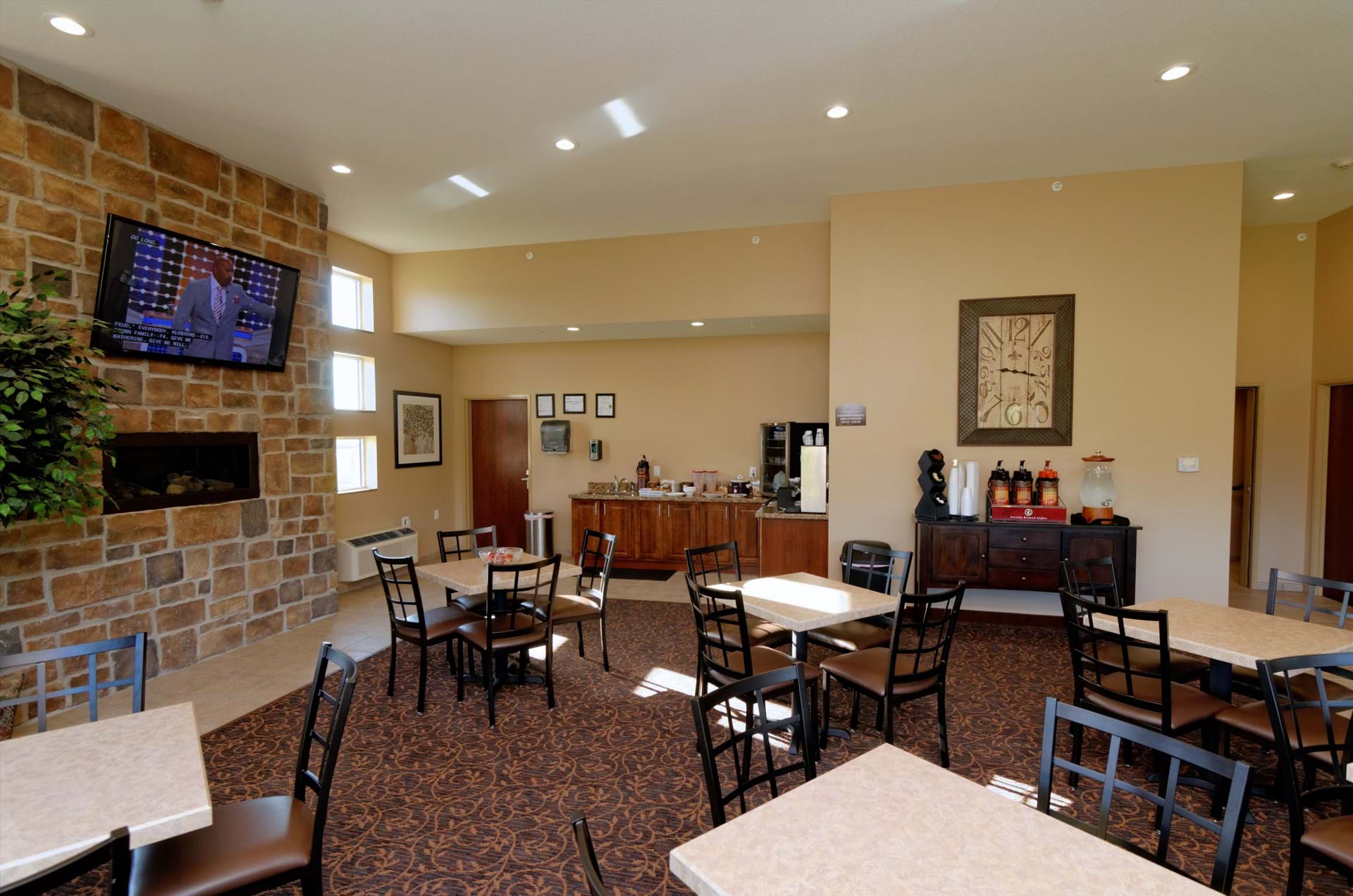 Breakfast Bar and Seating