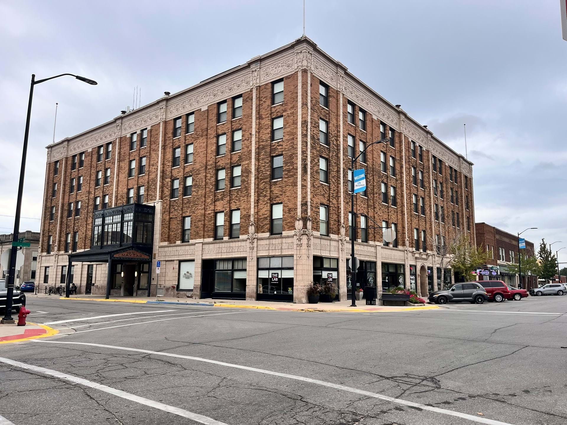 Historic Hotel Maytag, Capital II Theater, April's Diner & retail