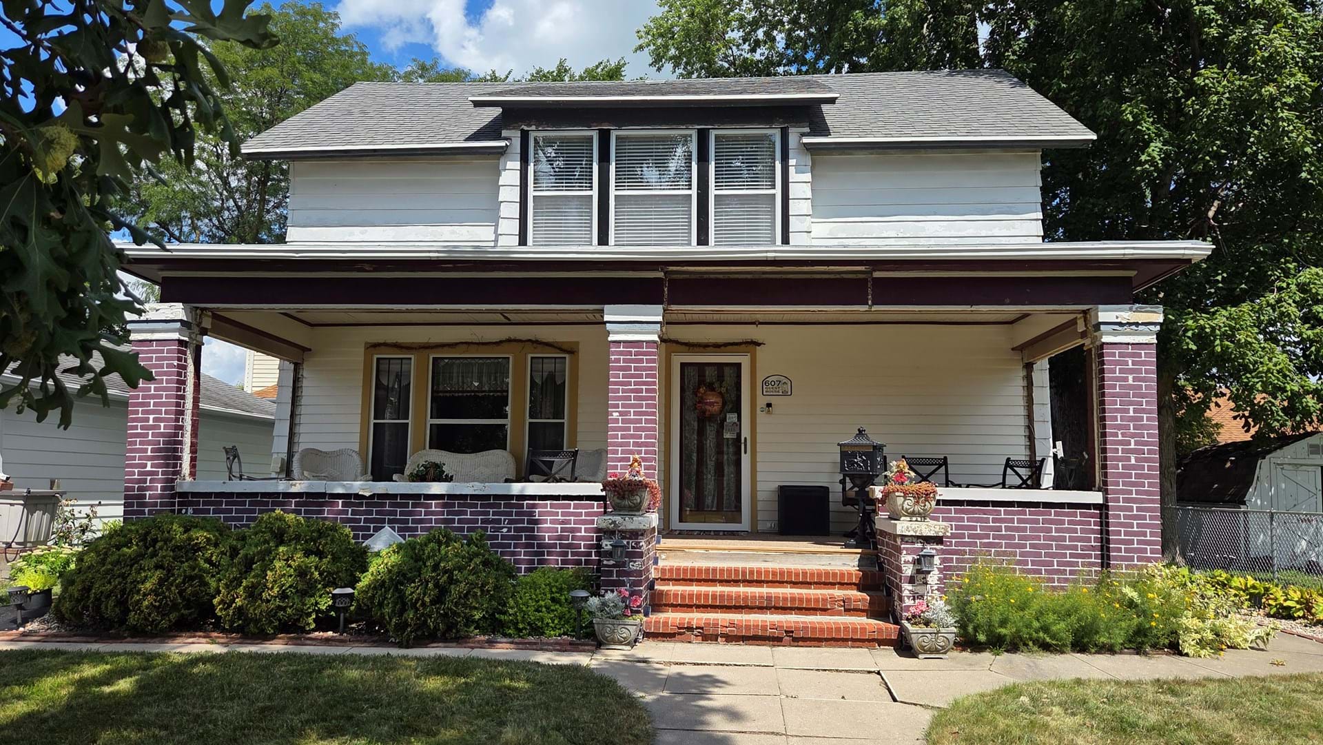 Welcome to the 607 Guest House