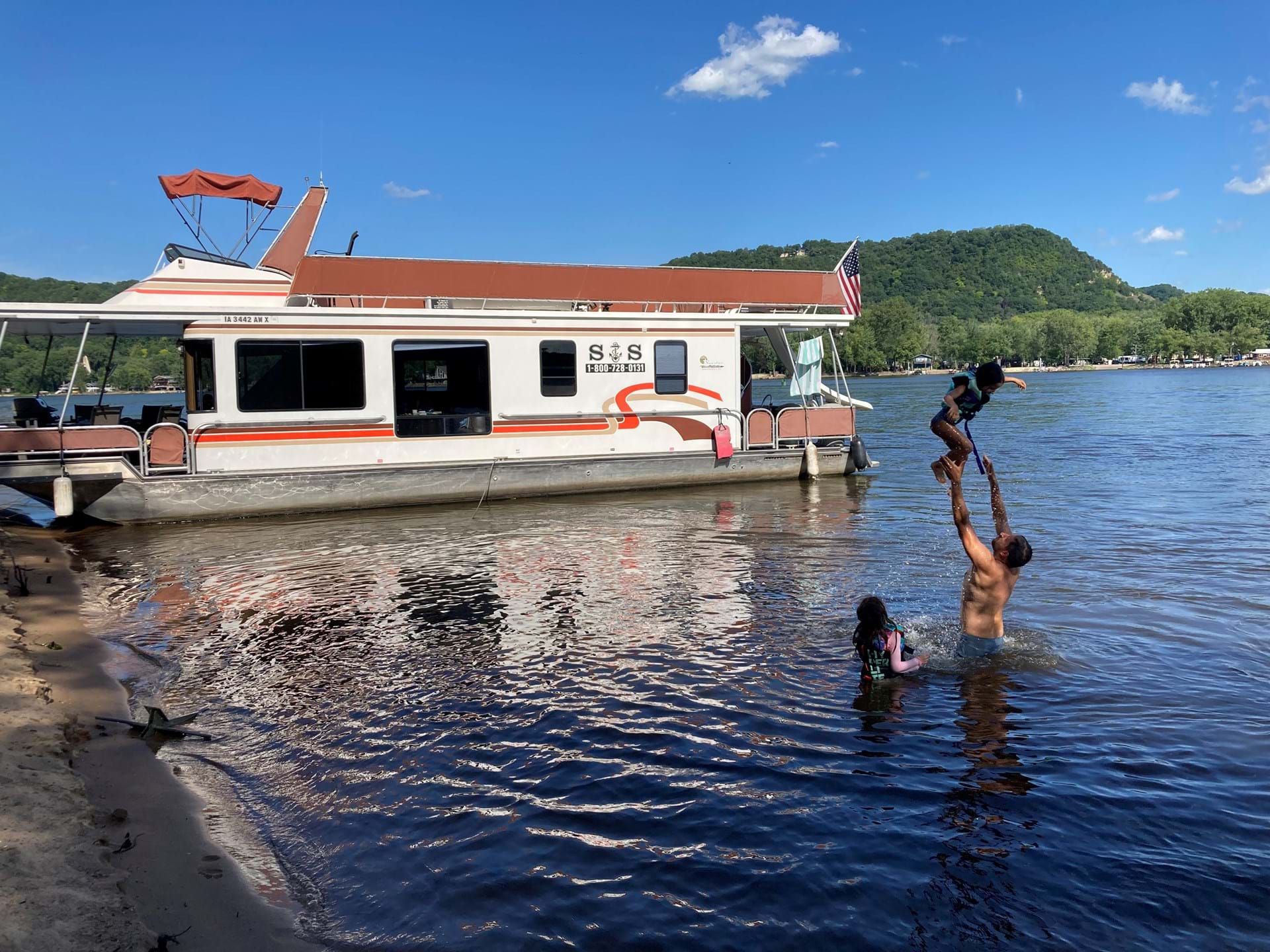 Small Town Charm. Your Mississippi River Destination.