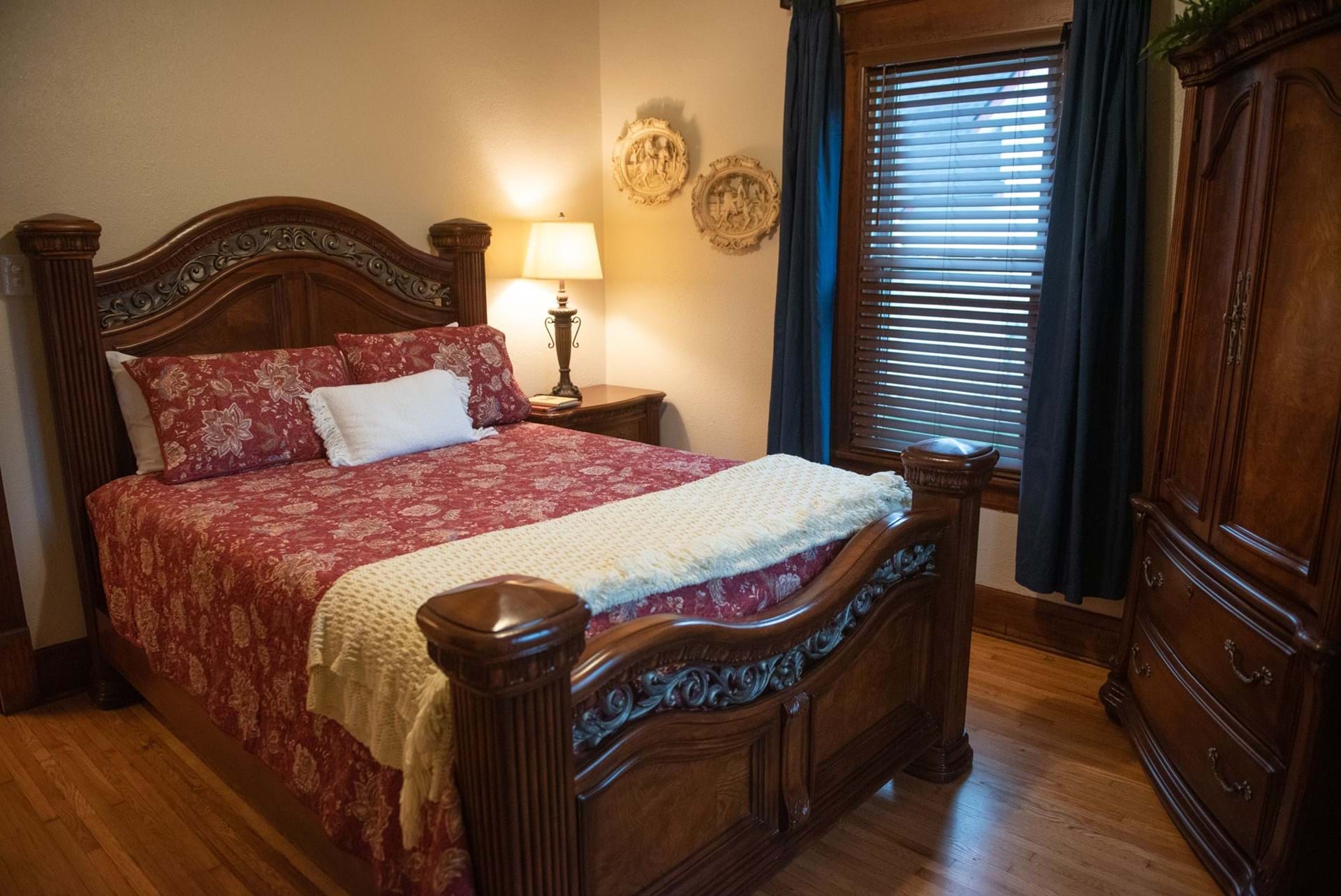 Queen bedroom downstairs