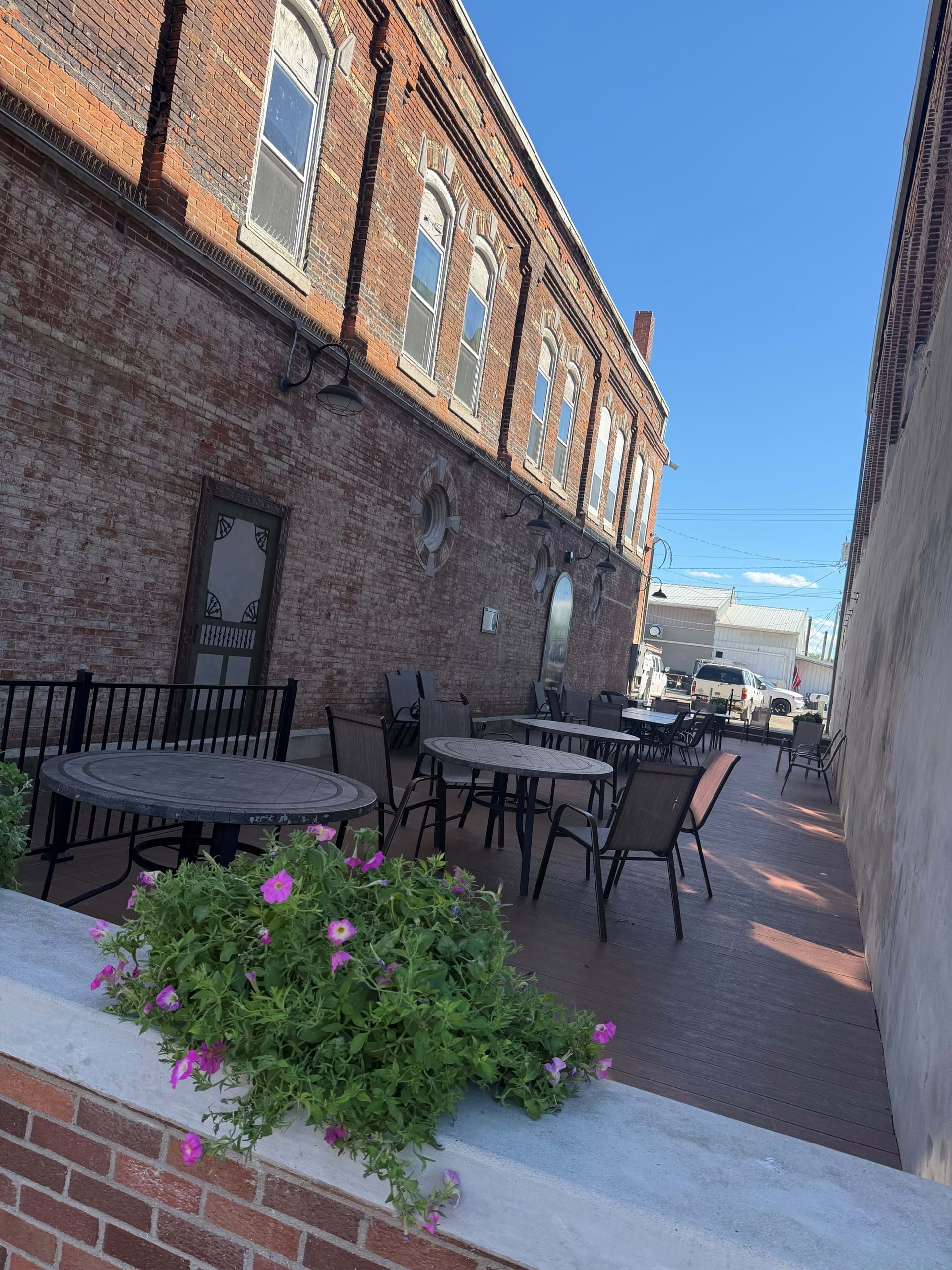 Eldon’s Courtyard Seating