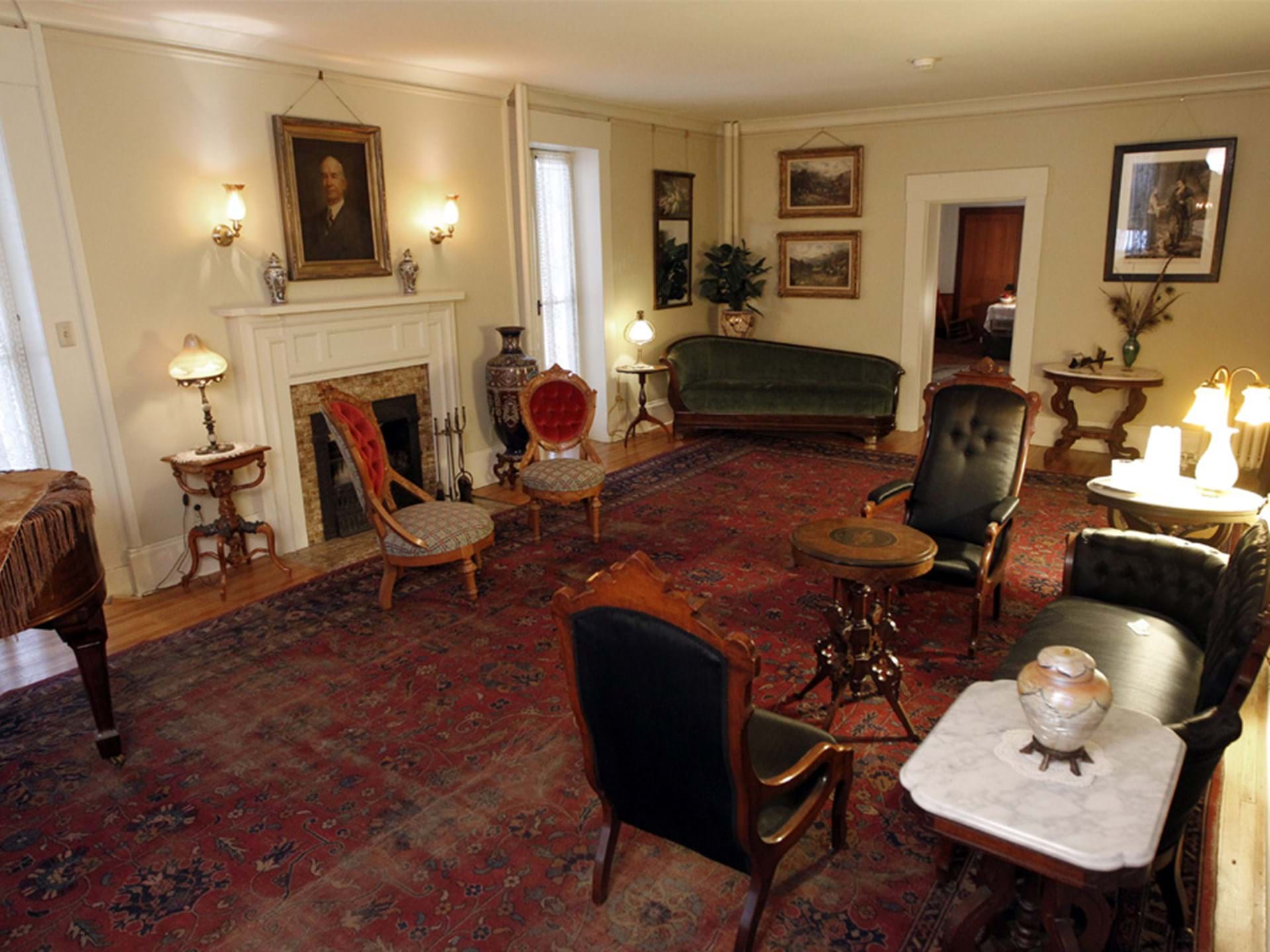 Farm House Museum - Parlor