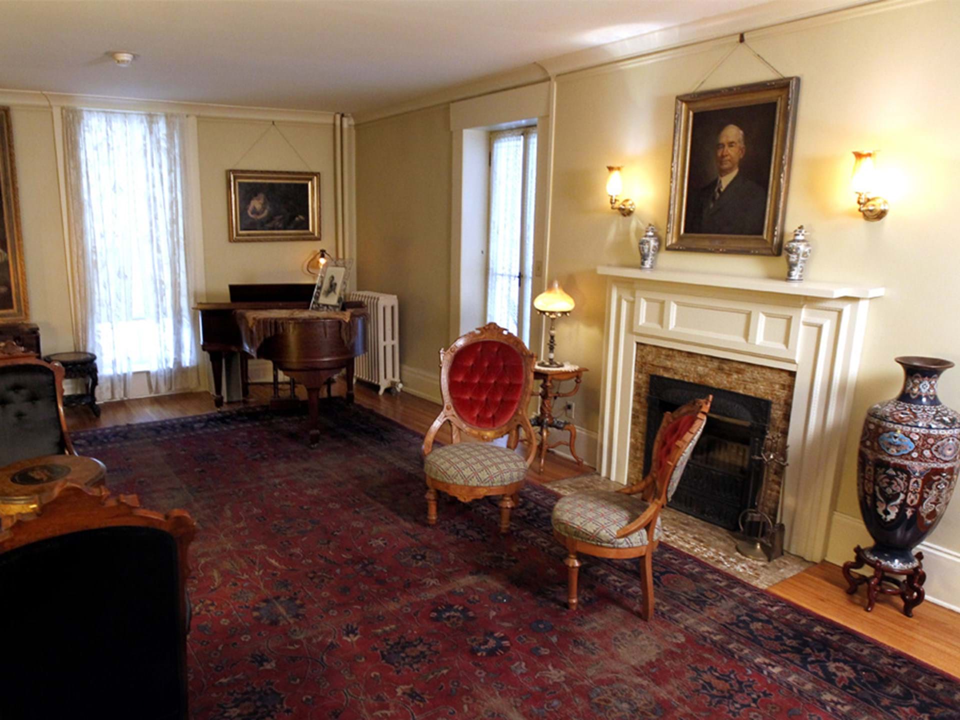Farm House Museum - Parlor