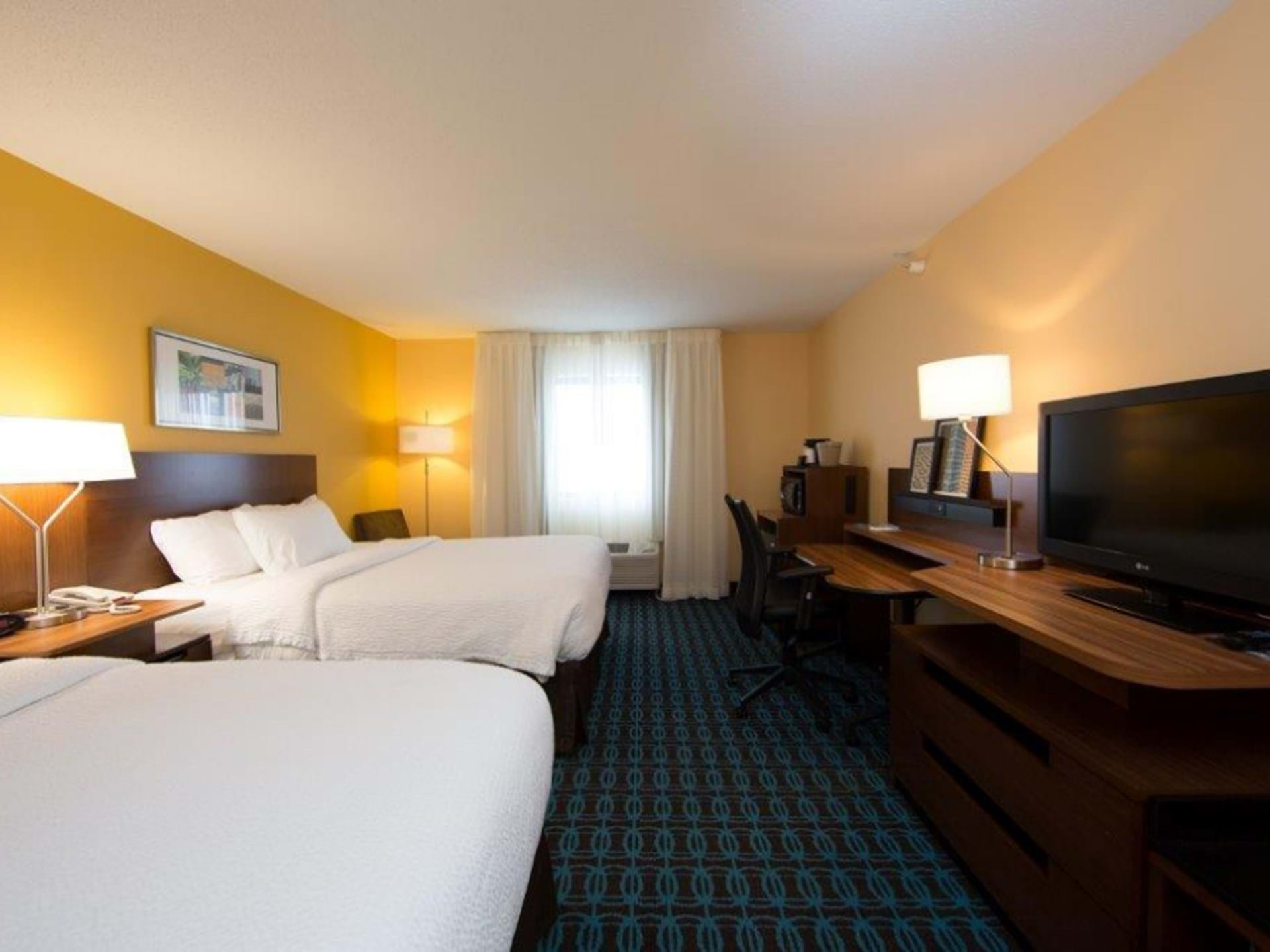 Fairfield Inn and Suites Burlington - double queen