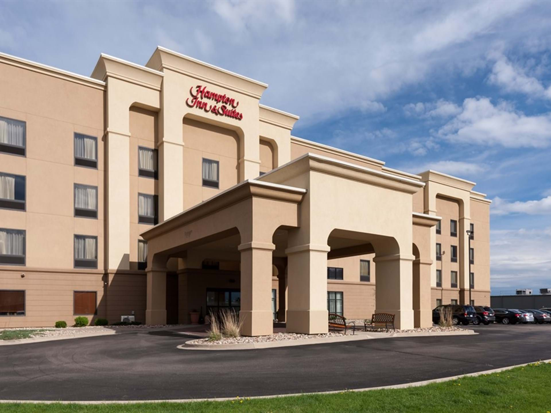 Hampton Inn & Suites