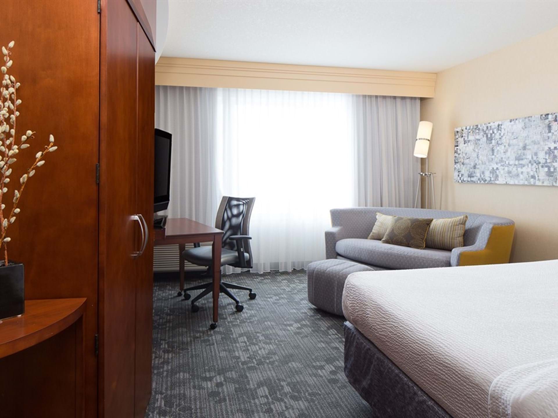 Spacious, comfy, modern guest rooms